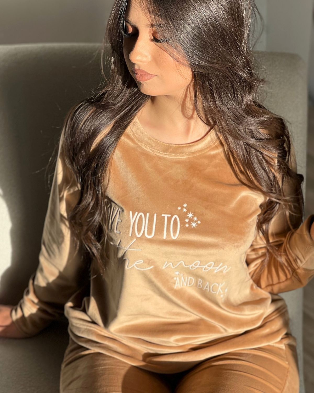 Étoile de Nuit: Pyjama Velours Luxueux