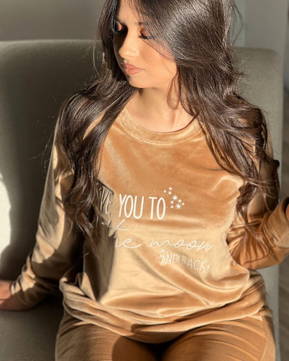 Étoile de Nuit: Pyjama Velours Luxueux